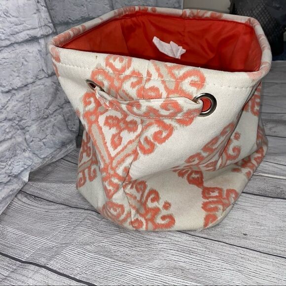 Collapsible print canvas covered storage cube with metal rim and side handles - Picture 3 of 7